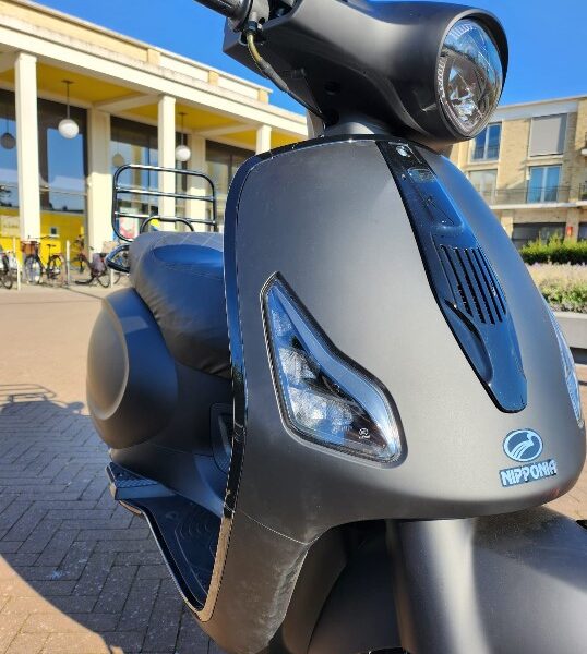 Snorscooter Nipponia Biq 25km mat zwart 4t