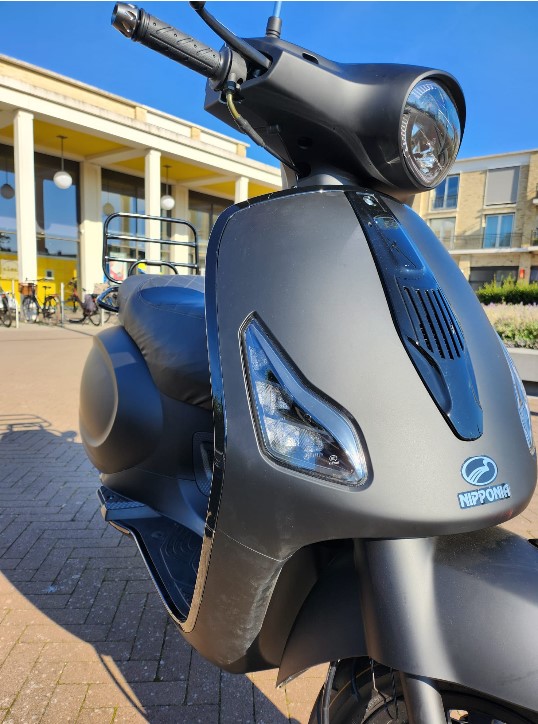 Snorscooter Nipponia Biq 25km mat zwart 4t